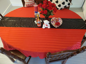 Red oval tablecloth, det for a romantic dinner celebration 