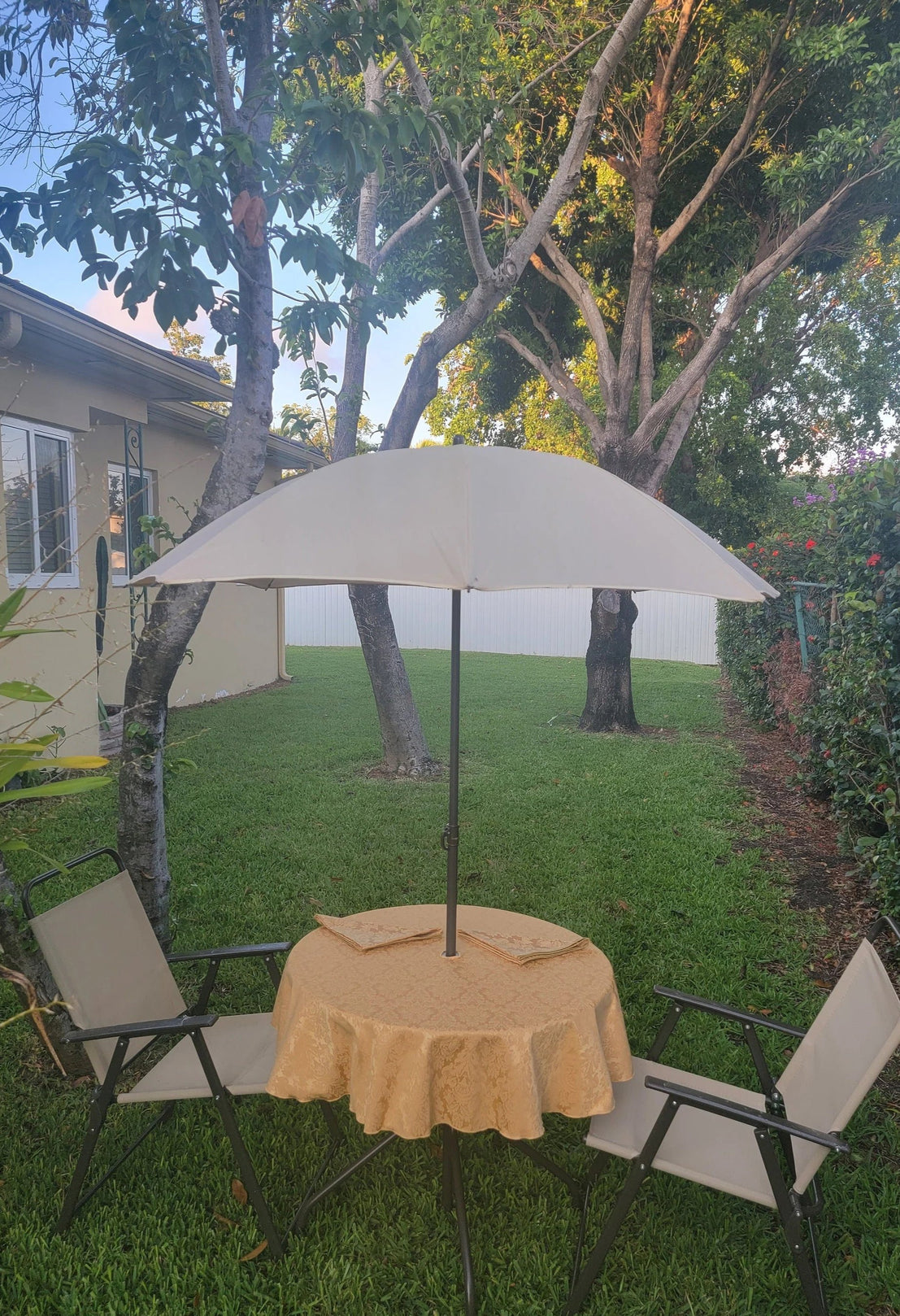 Outdoor Tablecloth With Umbrella Hole, Miranda Damask