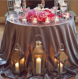 Satin tablecloth at wedding reception