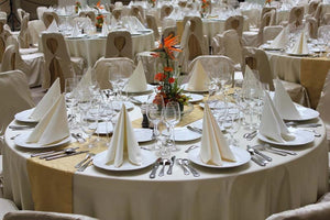 ivory tablecloths and napkins at a wedding