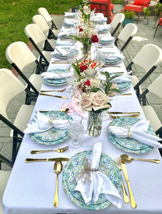 White teablecloths at a formal outdoor event