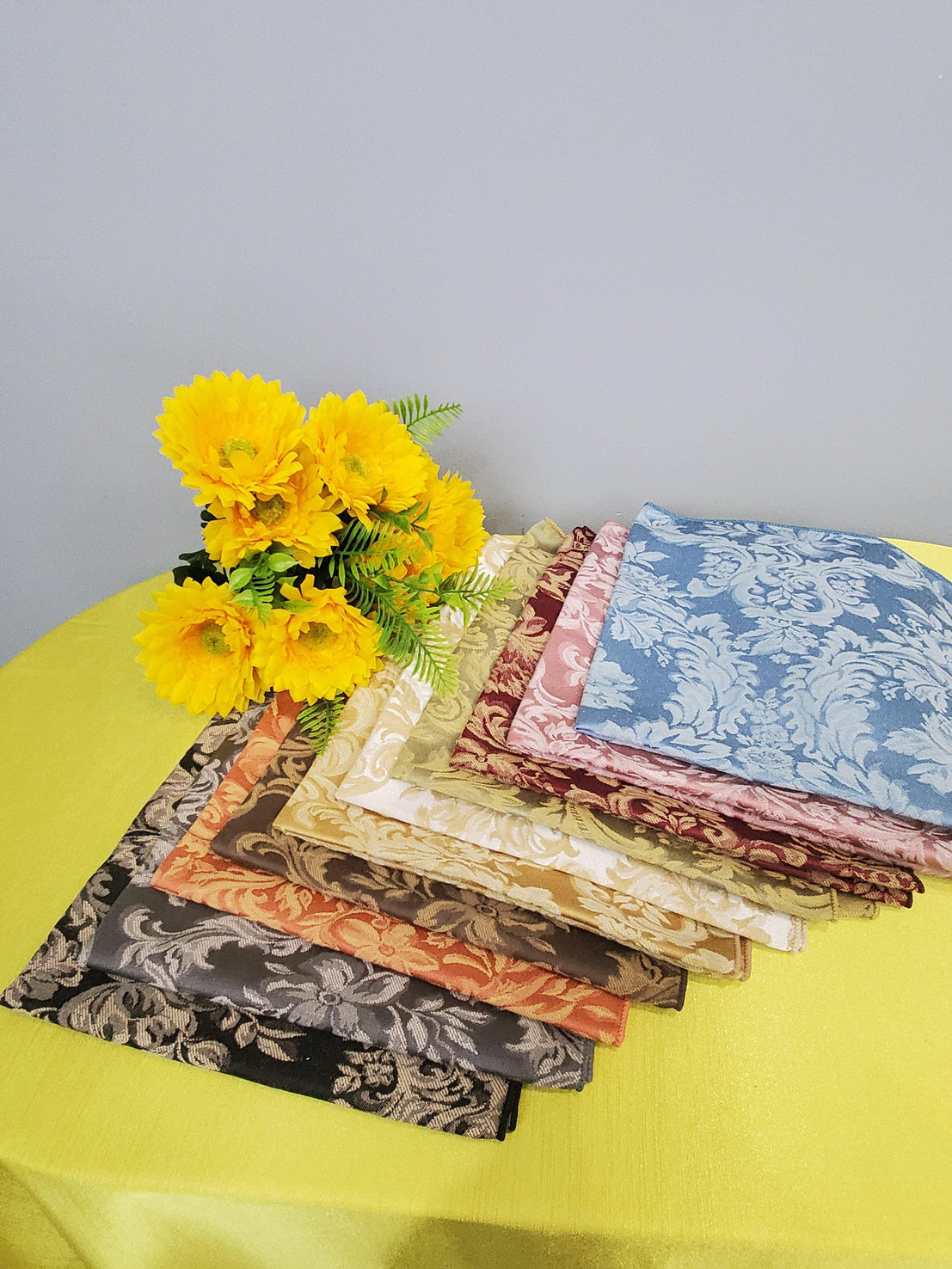 Dozen damask napkins, vintage 21 inch damask napkins, selling without stains napkins, chrysanthemum decorated border and center.