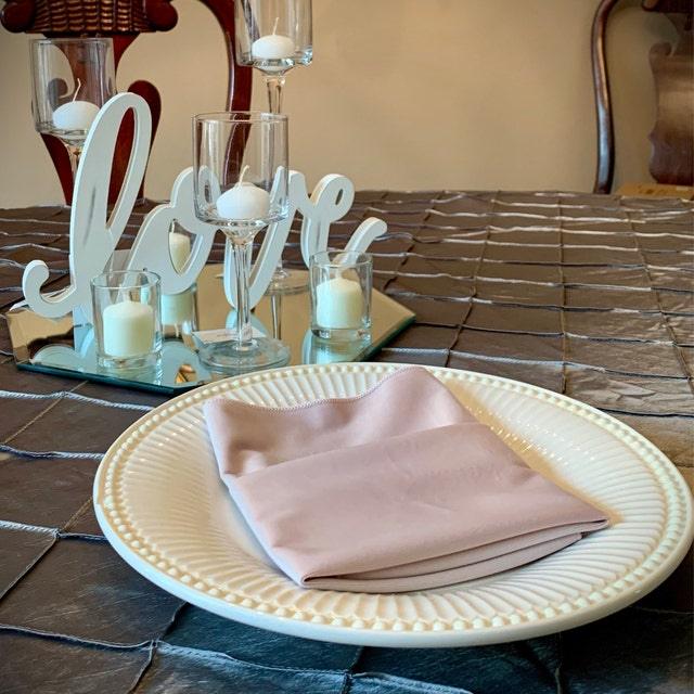 https://premiertablelinens.com/cdn/shop/products/dozen-velvet-napkins-31_369x@3x.progressive.jpg?v=1699302249