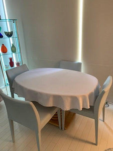  White oval tablecloth in a modern home
