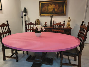 Oval fitted tablecloth with elastic