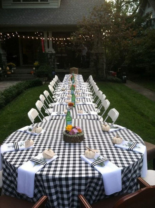 Balck and white checkered tablecloth wedding reception