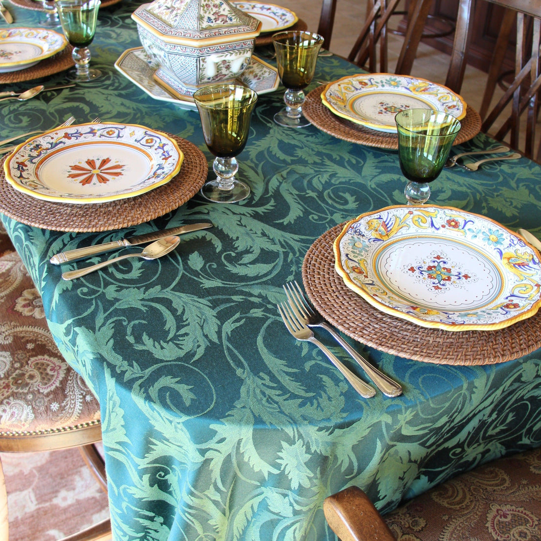 https://premiertablelinens.com/cdn/shop/products/rectangular-melrose-damask-tablecloth-2_369x@3x.progressive.jpg?v=1699300796