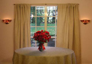Round burlap table cloth with red flowers on the table